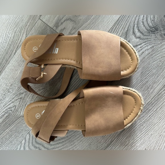 SHEIN Sandals - Picture 2 of 6